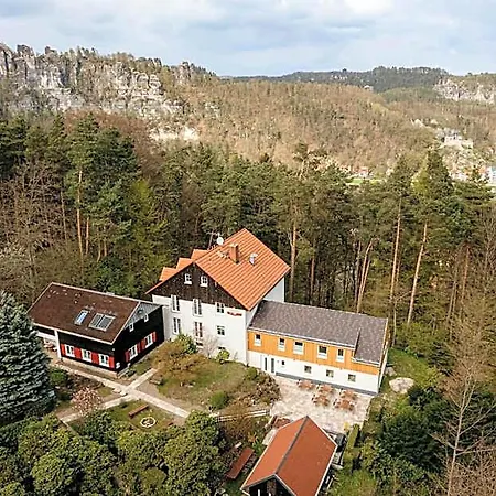 Bergpension Laasen Perle ホテル クルオルト・ラーテン